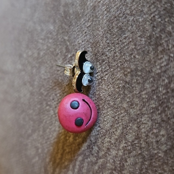 3/$30 VTG Mismatched Happy Emoji Google Eyes Post Earrings - Picture 3 of 4